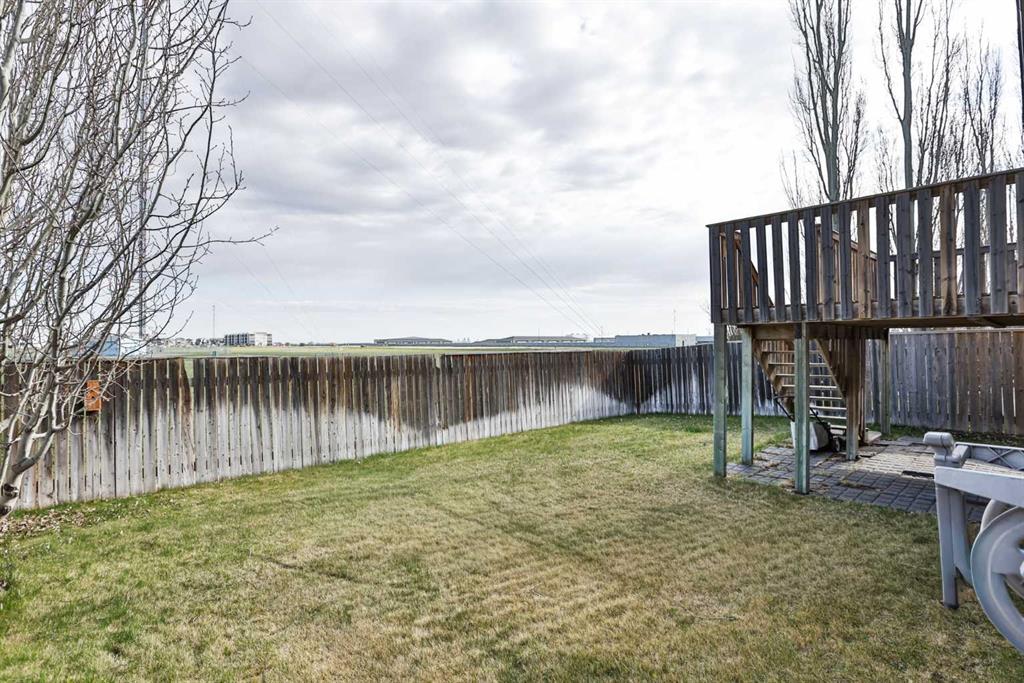Picture for 404 Lynx Crescent N