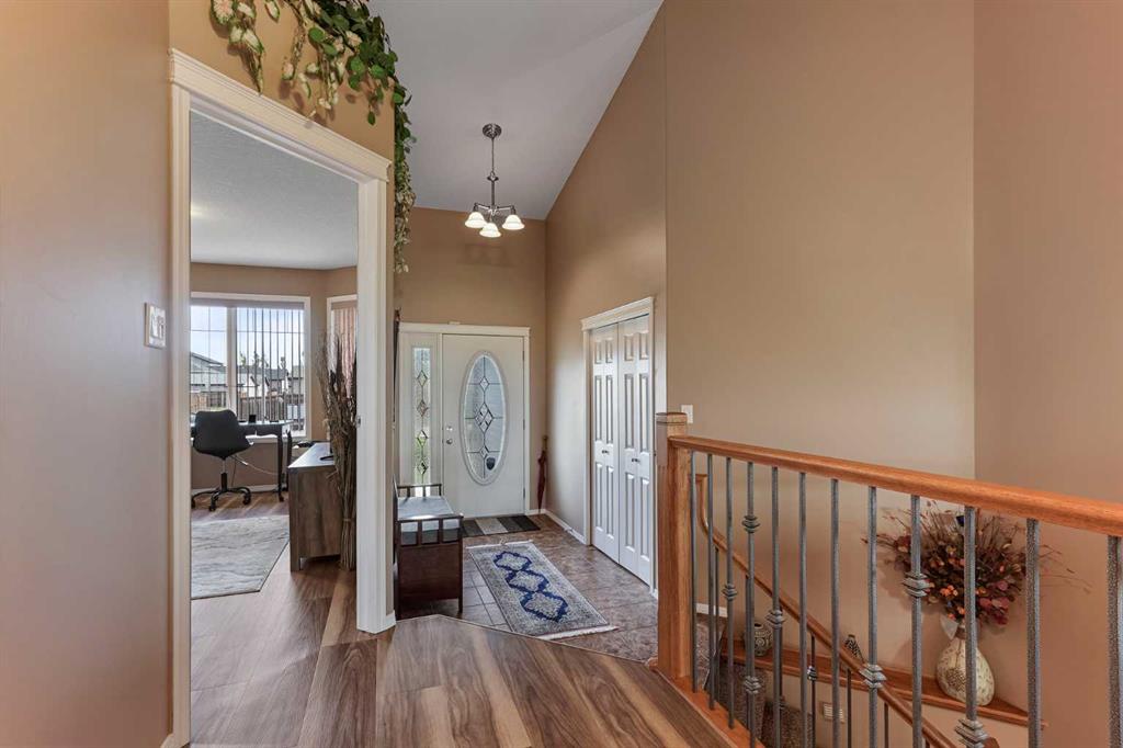 Picture for 605 Sunridge Crescent W