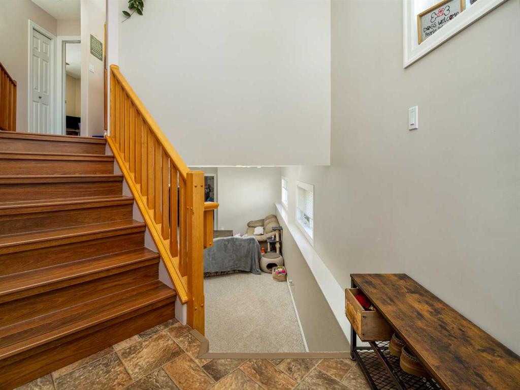 Picture for 76 Blackfoot Crescent W