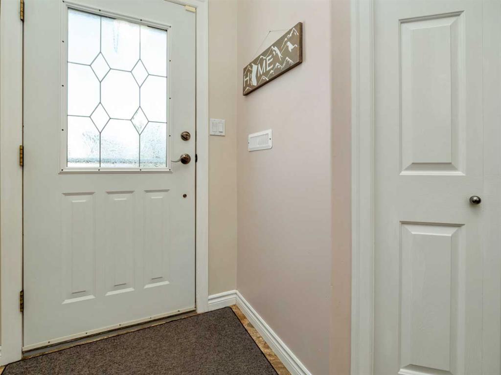Picture for 76 Blackfoot Crescent W