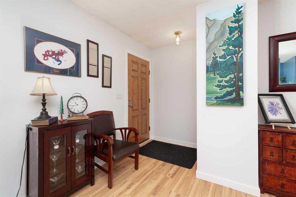 Picture for 16 Simon Fraser Boulevard W