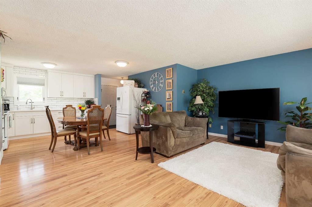 Picture for 16 Simon Fraser Boulevard W