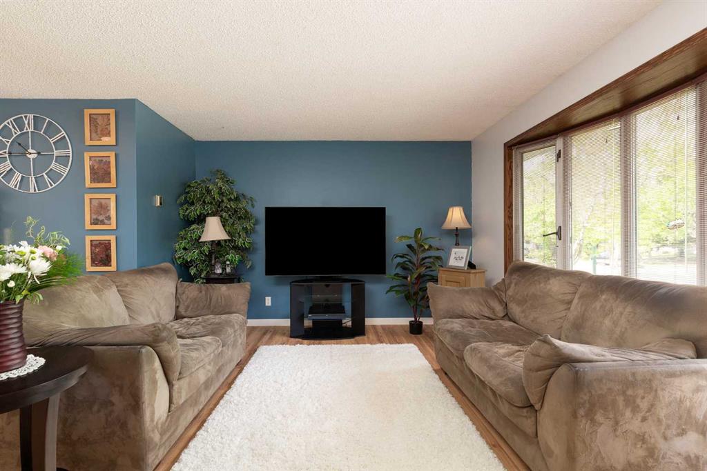 Picture for 16 Simon Fraser Boulevard W
