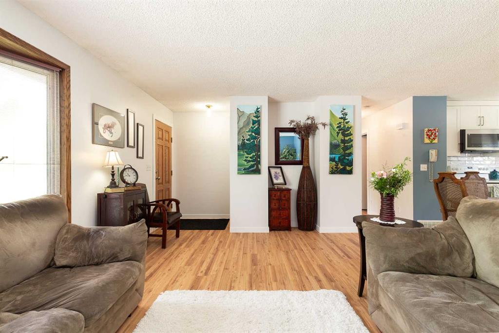 Picture for 16 Simon Fraser Boulevard W