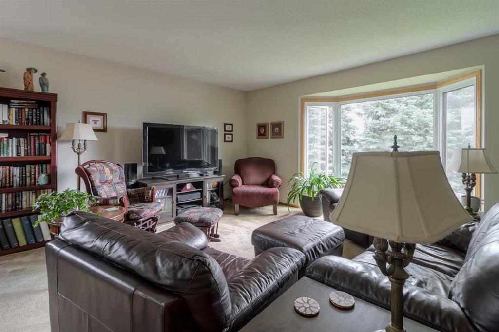 Picture for 94 Elm Crescent S