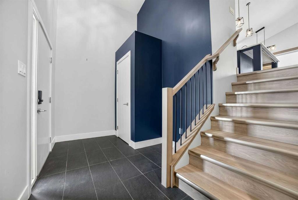 Picture for 47 Rivergrove Lane W