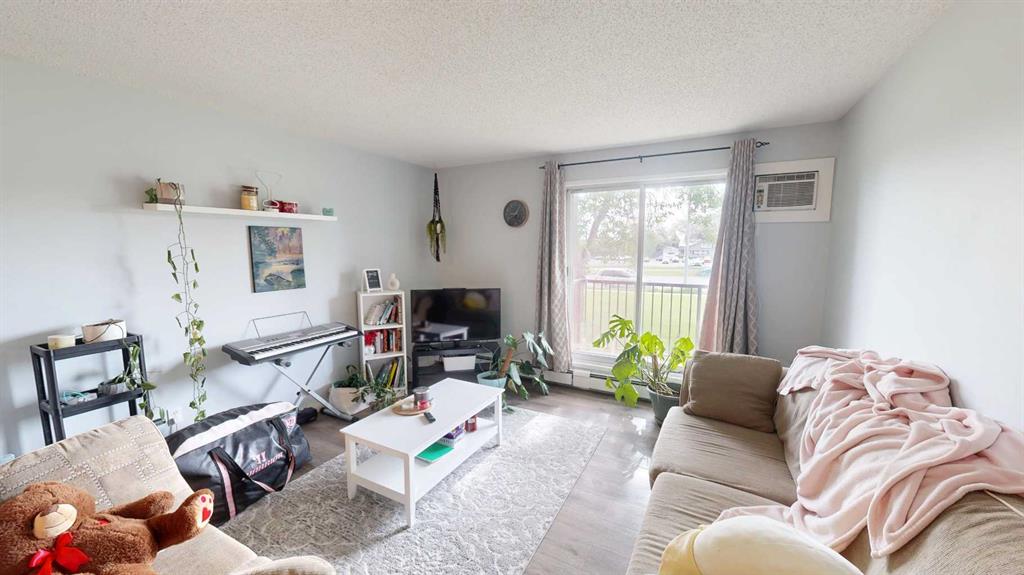 Picture for 102, 401 Columbia Boulevard W
