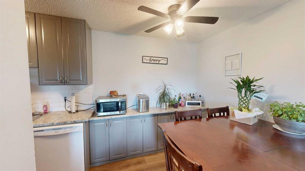 Picture for 102, 401 Columbia Boulevard W