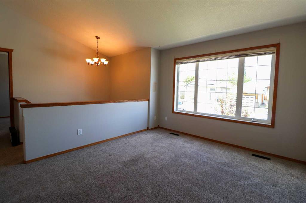 Picture for 210 Chilcotin Road W