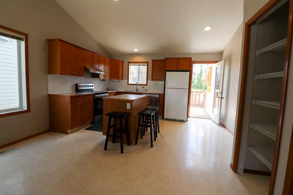 Picture for 210 Chilcotin Road W