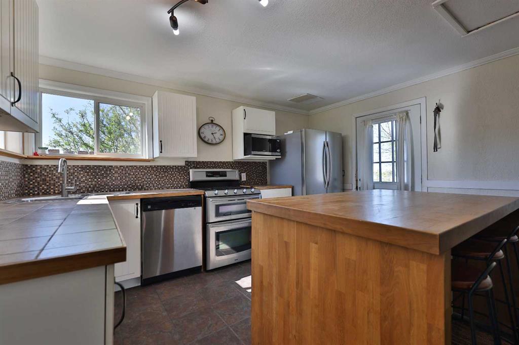Picture for 54 8 Avenue W https://www.cirrealty.ca/reb/ldar/2/A2258122_8.jpg