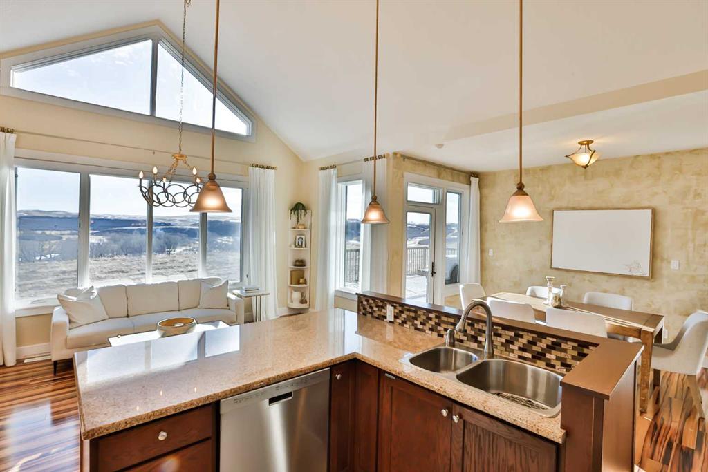 Picture for 804 Fairway Boulevard  https://www.cirrealty.ca/reb/ldar/2/A2259592_10.jpg
