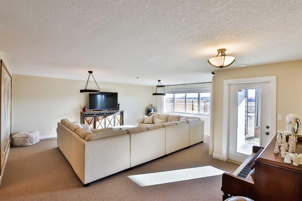 Picture for 804 Fairway Boulevard  https://www.cirrealty.ca/reb/ldar/2/A2259592_17.jpg