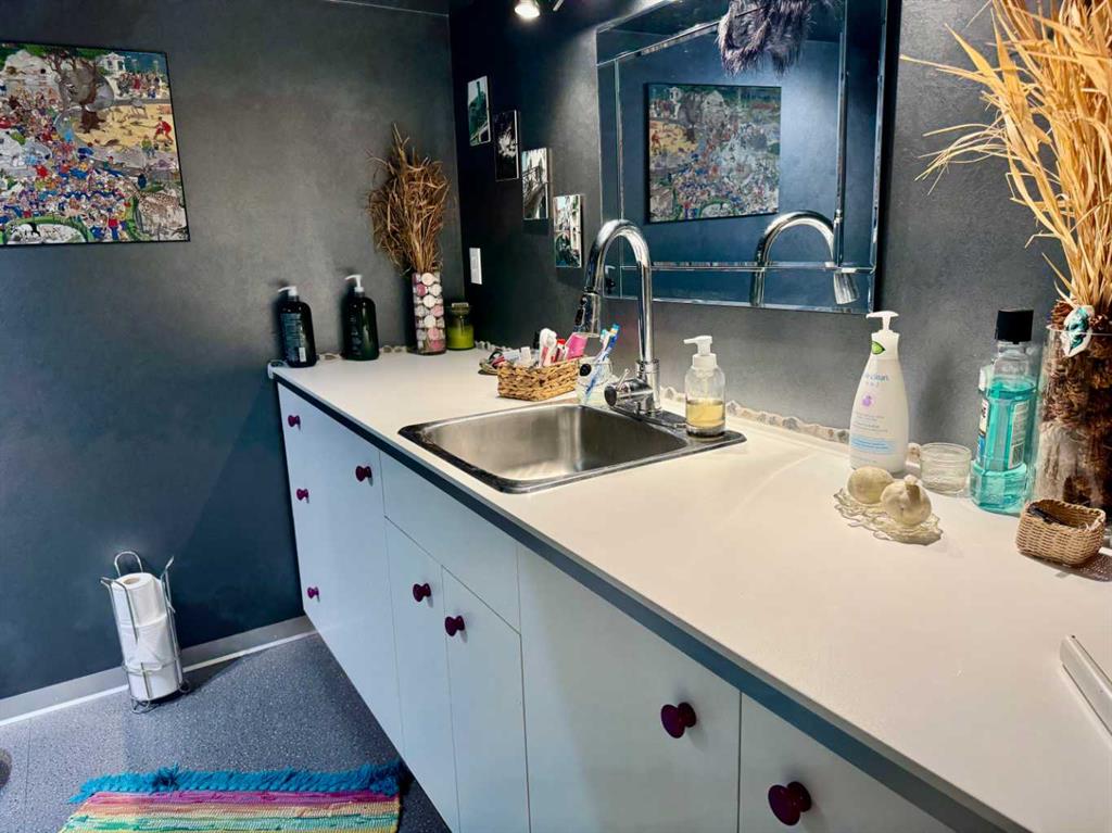 Picture for 8137 21 Avenue  https://www.cirrealty.ca/reb/ldar/2/A2265732_11.jpg
