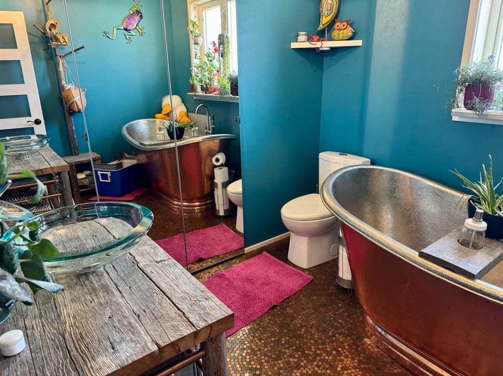 Picture for 8137 21 Avenue  https://www.cirrealty.ca/reb/ldar/2/A2265732_7.jpg