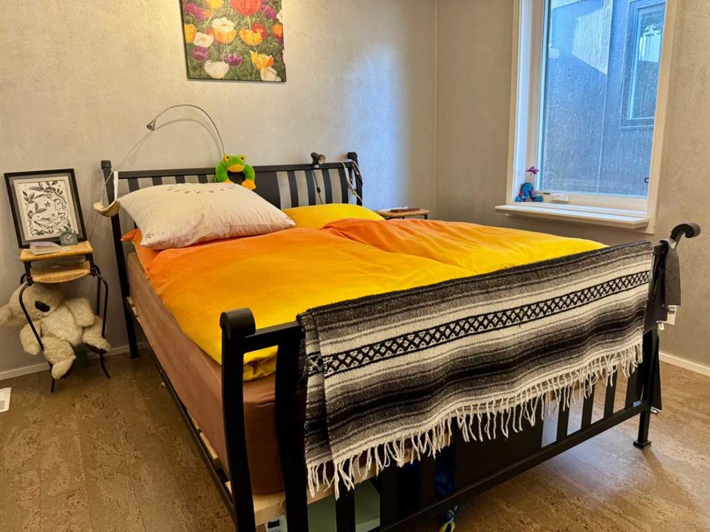 Picture for 8137 21 Avenue  https://www.cirrealty.ca/reb/ldar/2/A2265732_8.jpg