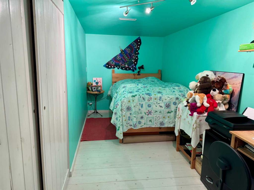 Picture for 8137 21 Avenue  https://www.cirrealty.ca/reb/ldar/2/A2265732_9.jpg