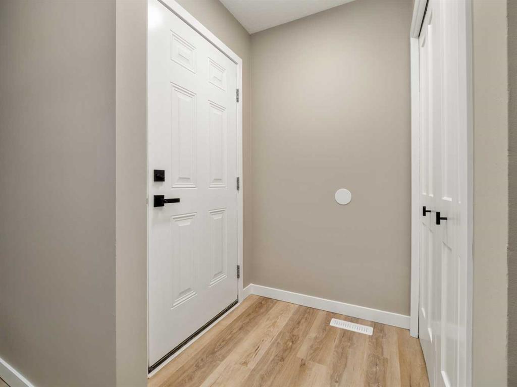 Picture for 2 Cayuga Crescent W