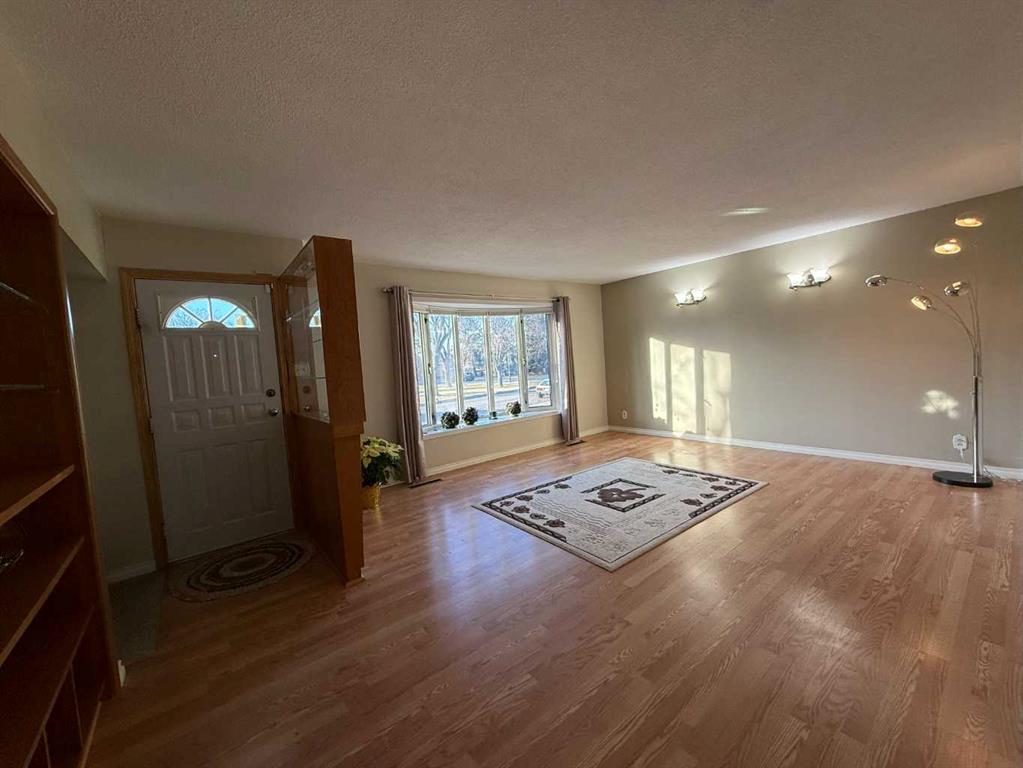 Picture for 351 18 Street N