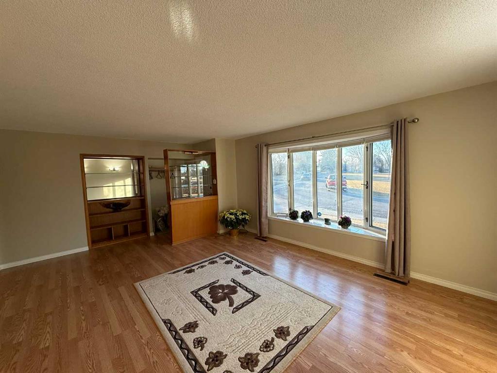 Picture for 351 18 Street N