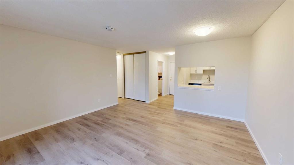 Picture for 108, 405 Columbia Boulevard W