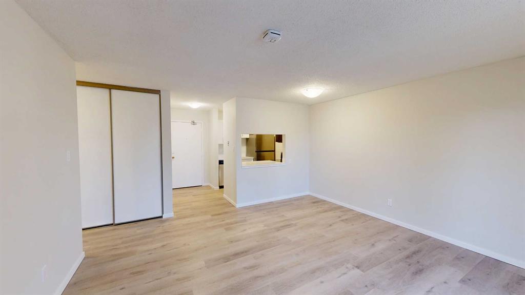 Picture for 108, 405 Columbia Boulevard W