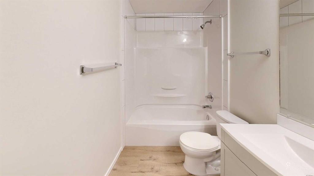 Picture for 108, 405 Columbia Boulevard W