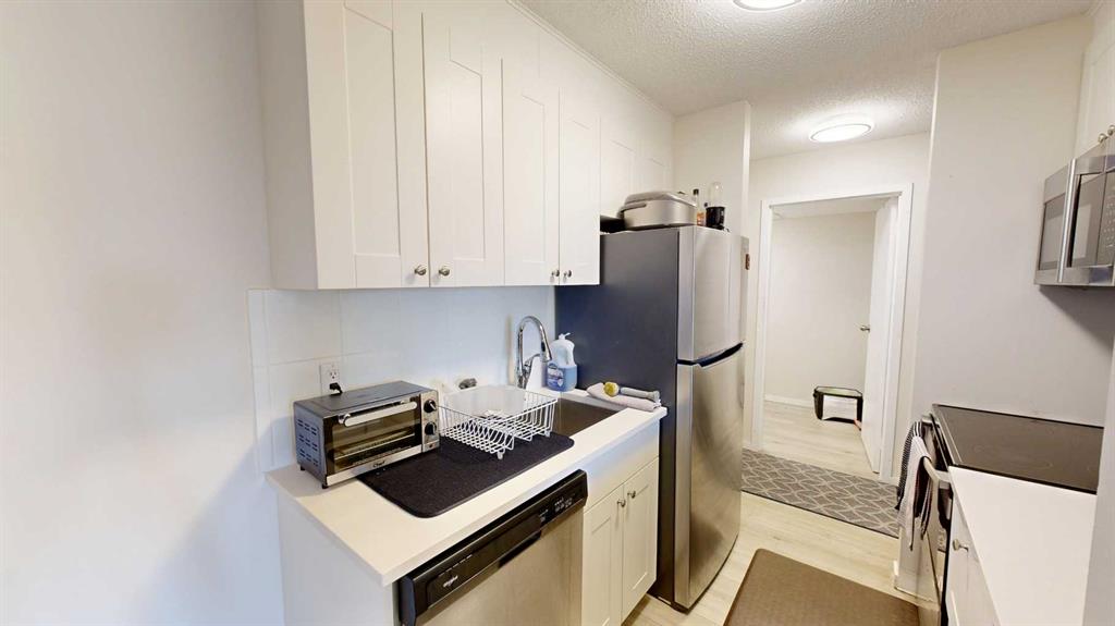 Picture for 202, 405 Columbia Boulevard W