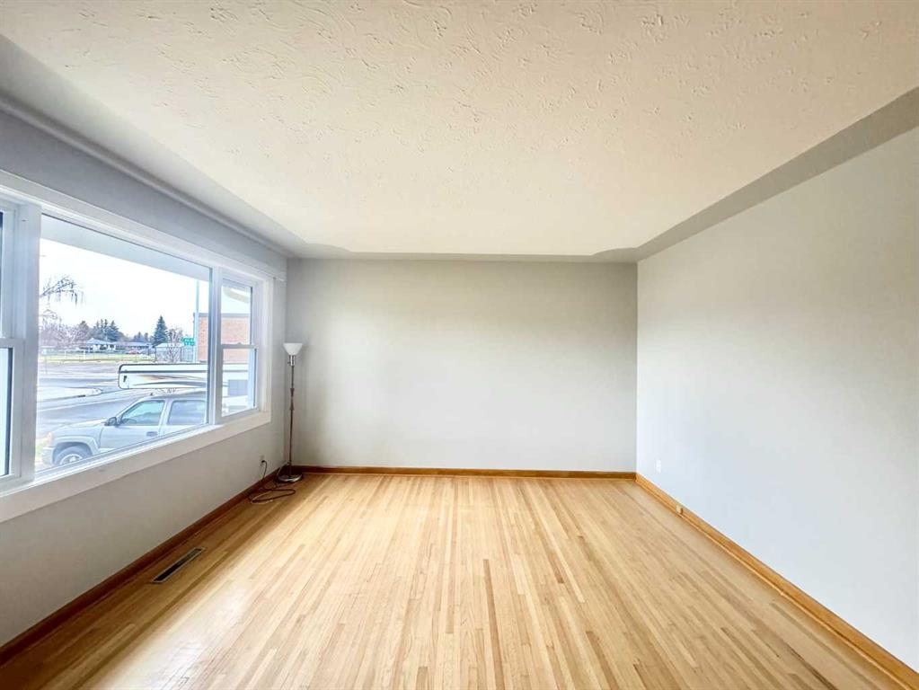 Picture for 637 11 Street N