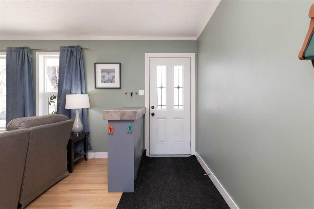 Picture for 406 20 Street N