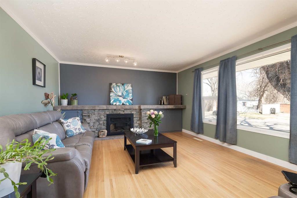 Picture for 406 20 Street N