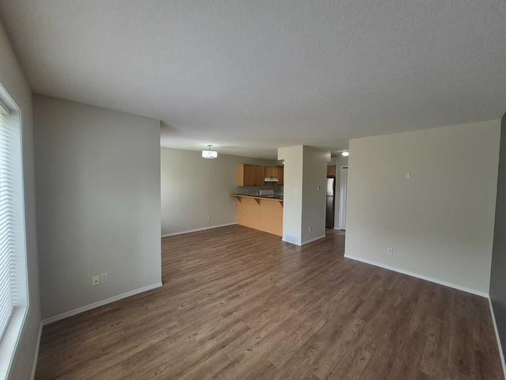 Picture for 21, 545 Highlands Boulevard W