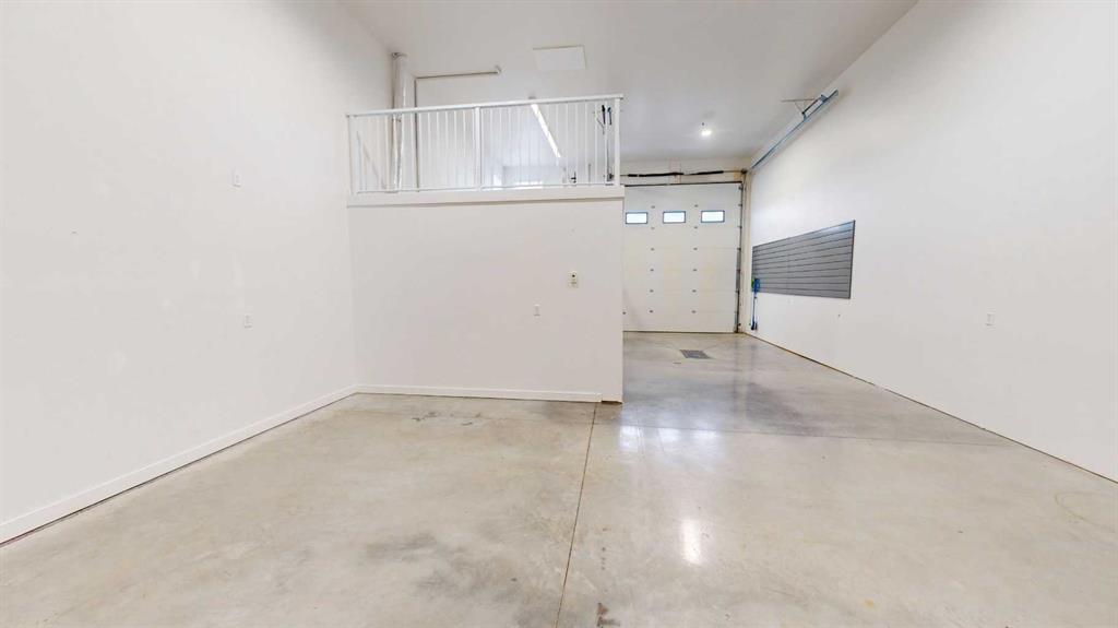 Picture for 5, 3954 30 Street N