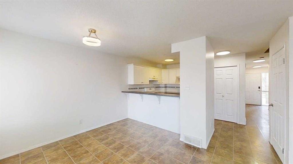 Picture for 3, 545 Highlands Boulevard W