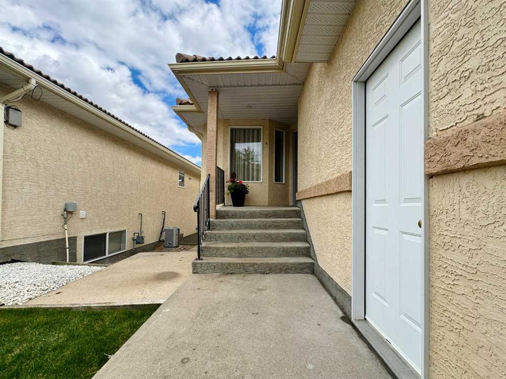 Picture for 1, 398 Canyon Boulevard W