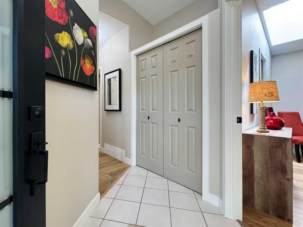Picture for 1, 398 Canyon Boulevard W