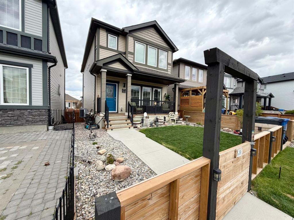Picture for 527 Moonlight Lane W