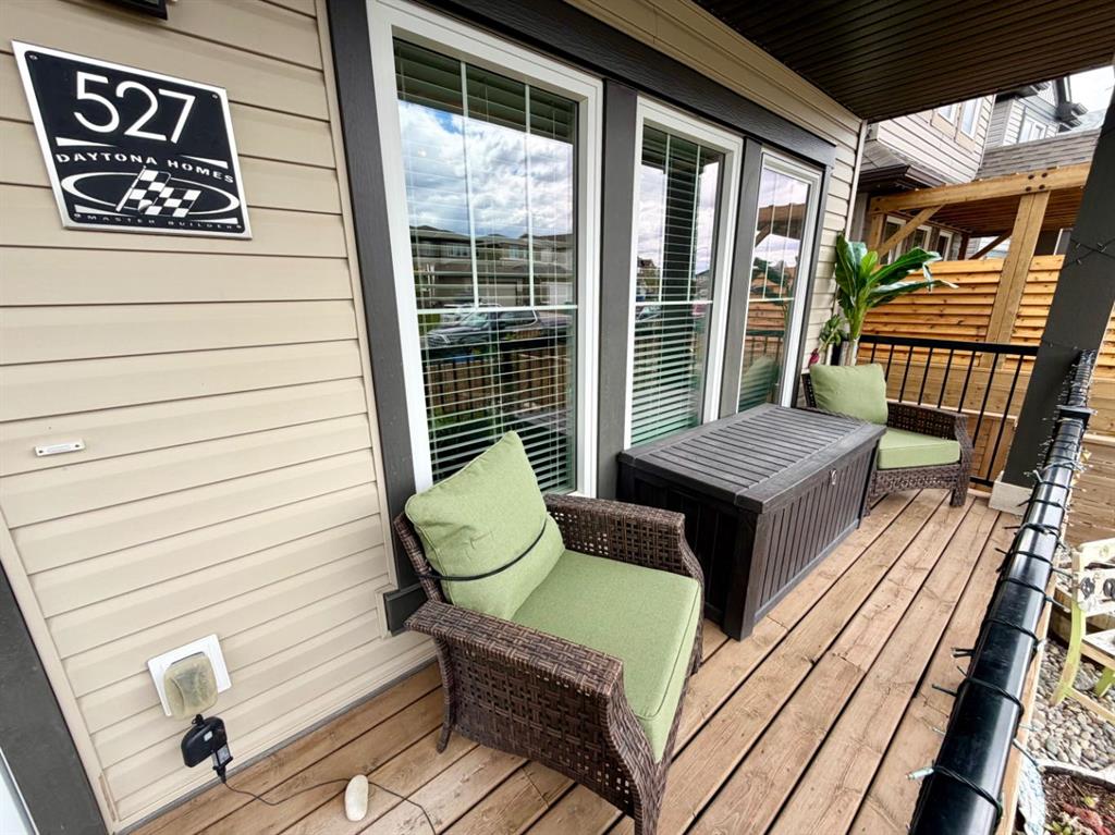Picture for 527 Moonlight Lane W