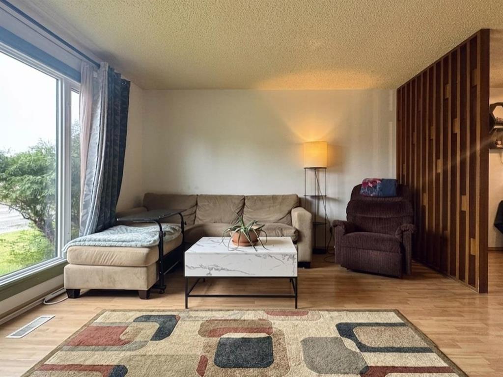 Picture for 42 Selkirk Road W