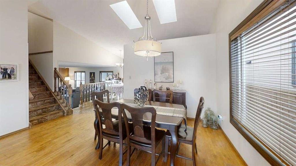 Picture for 42 Ridgewood Boulevard W
