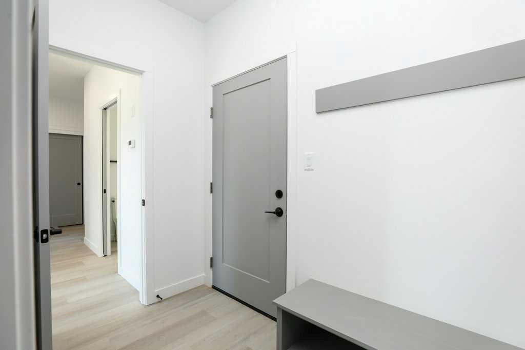 Picture for 664 Devonia Road W
