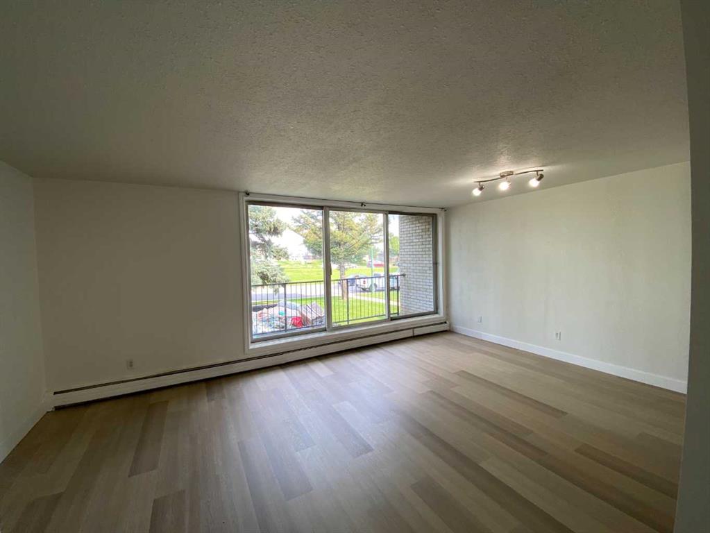 Picture for 3, 222 Mayor Magrath Drive N