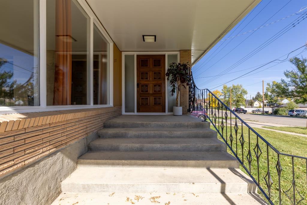 Picture for 257 2 Street W Picture for 257 2 Street W
