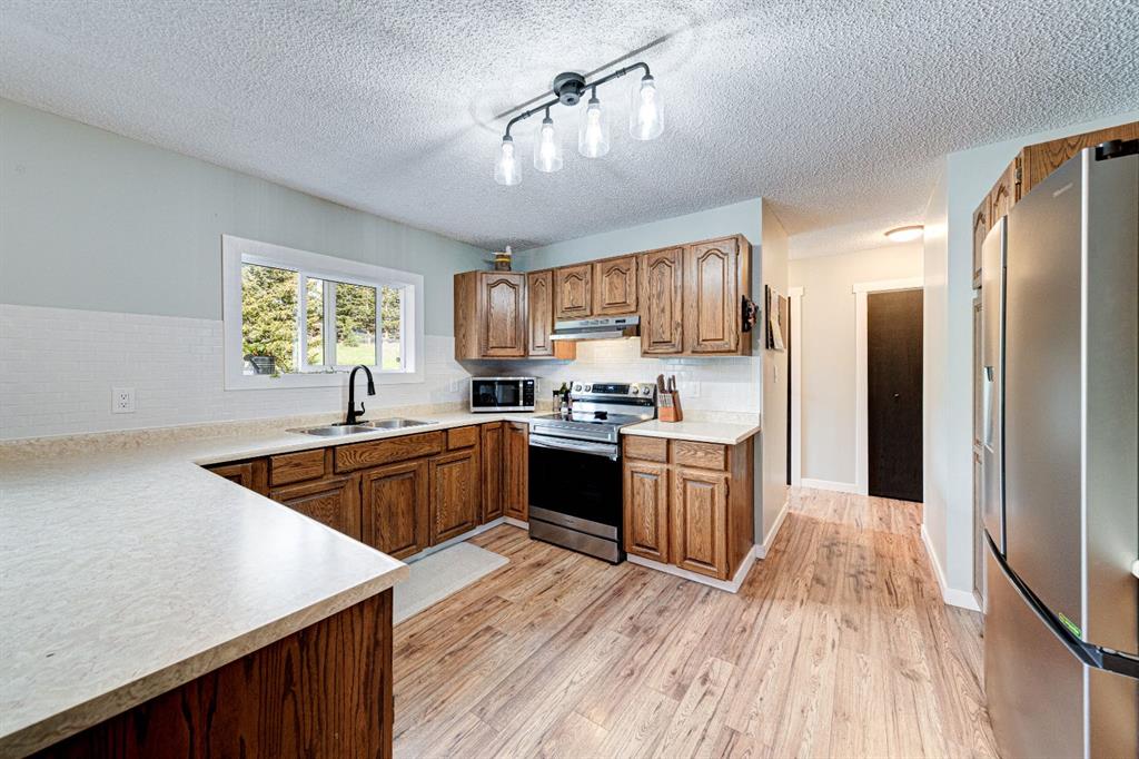 Picture for 21009 21 Avenue  https://www.cirrealty.ca/reb/ldar/3/A2260633_10.jpg