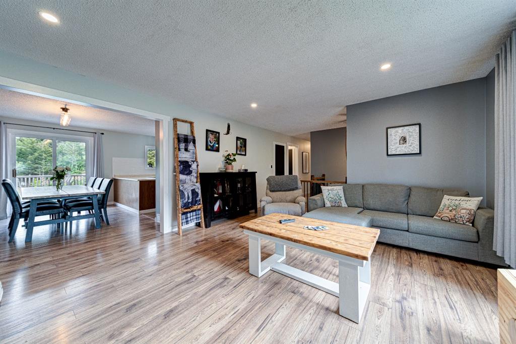 Picture for 21009 21 Avenue  https://www.cirrealty.ca/reb/ldar/3/A2260633_16.jpg