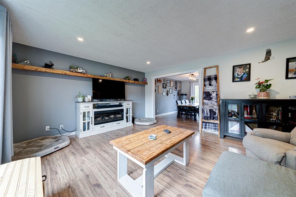 Picture for 21009 21 Avenue  https://www.cirrealty.ca/reb/ldar/3/A2260633_17.jpg