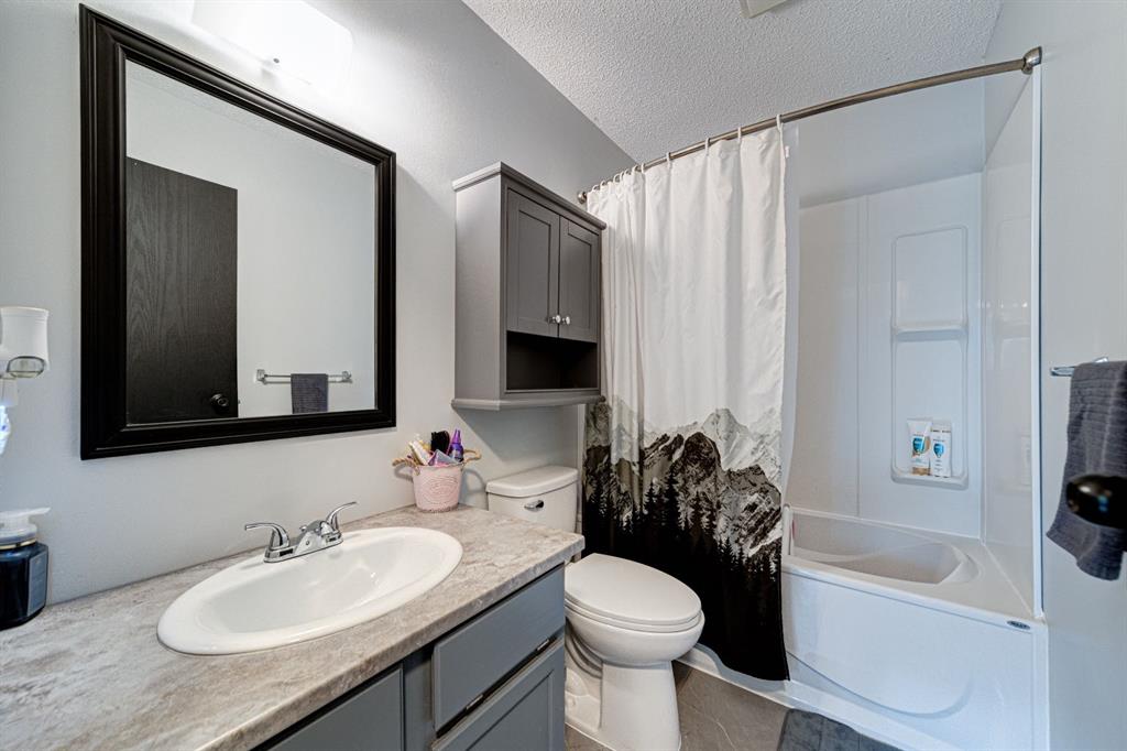 Picture for 21009 21 Avenue  https://www.cirrealty.ca/reb/ldar/3/A2260633_21.jpg