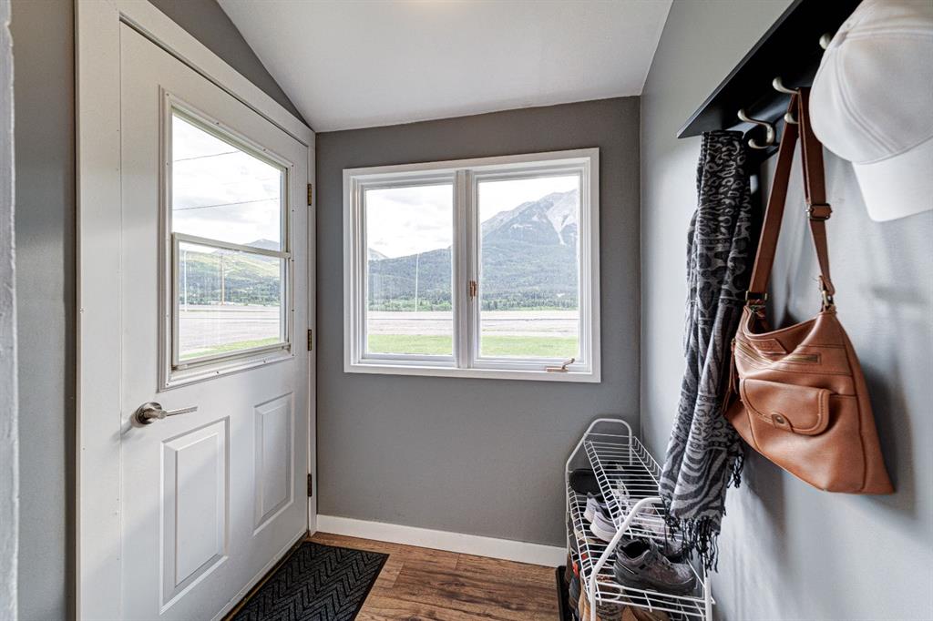 Picture for 21009 21 Avenue  https://www.cirrealty.ca/reb/ldar/3/A2260633_28.jpg