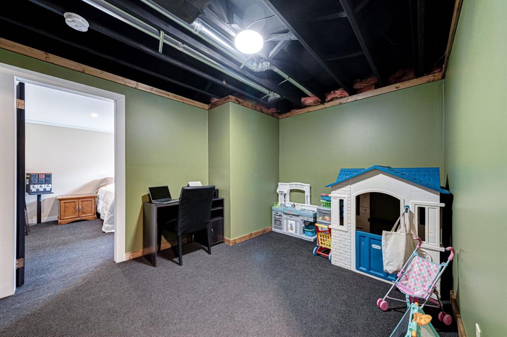 Picture for 21009 21 Avenue  https://www.cirrealty.ca/reb/ldar/3/A2260633_34.jpg