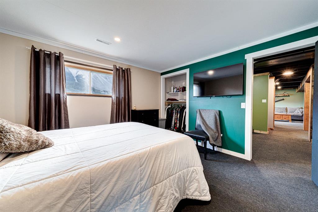 Picture for 21009 21 Avenue  https://www.cirrealty.ca/reb/ldar/3/A2260633_36.jpg